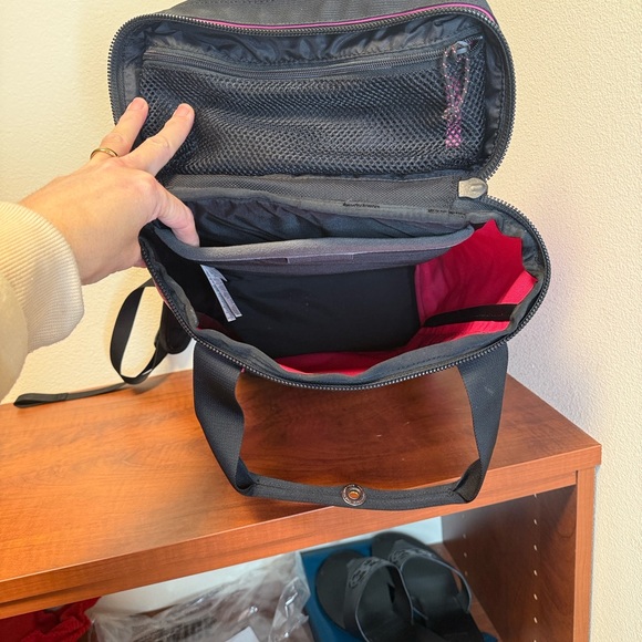 NWOT The North Face Pink and Black Backpack - Picture 7 of 15